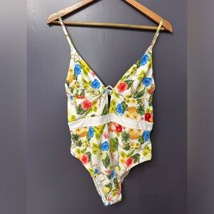 JUICY COUTURE Floral Tropical Underwire One Piece Swimsuit NWT Size Large